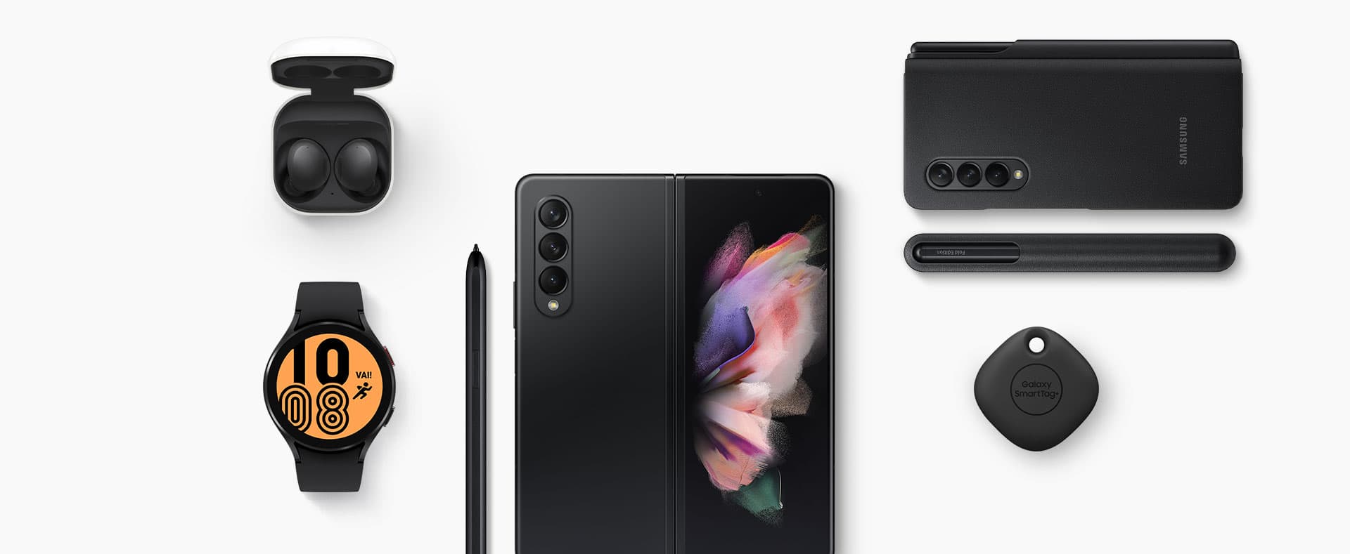 Galaxy Buds2 na cor grafite. O estojo está aberto e os fones de ouvido estão dentro. Vista posterior do Galaxy Z Fold3 5G aberto com um papel de parede colorido na tela ao lado da S Pen Fold Edition. Galaxy Watch4 40 mm na cor preta. Vista posterior do Galaxy Z Fold3 5G dobrado com a Flip Cover com espaço para S Pen preta instalada. S Pen Fold Edition vista no compartimento da capa. Galaxy SmartTag na cor preta.